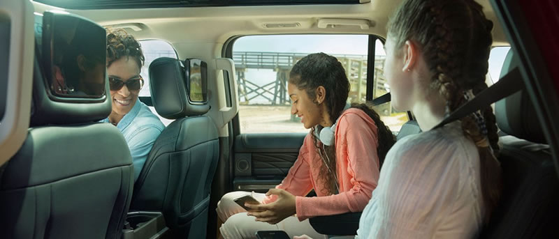 18Expedition_FamilyInterior2_800x343.jpg 18Expedition_FamilyInterior2_800x343