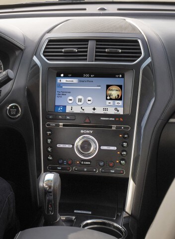 2018FordExplorerInteriorConsole.jpeg