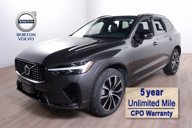 2025 Volvo XC60 Plus's photo