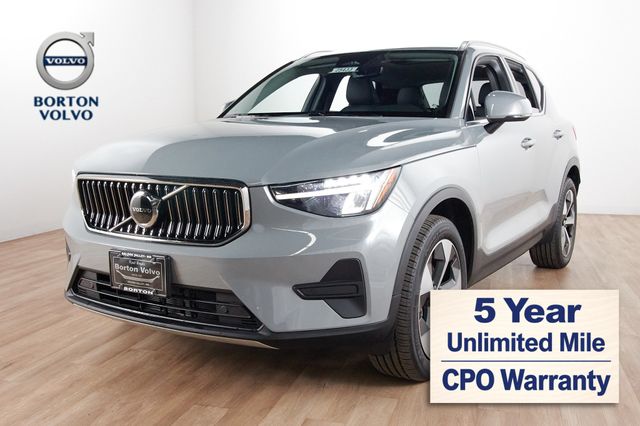 2025 Volvo XC40 B5 Core Bright AWD's photo