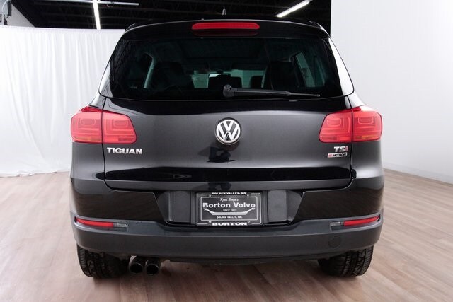 2017 Volkswagen Tiguan Wolfsburg Edition photo 4