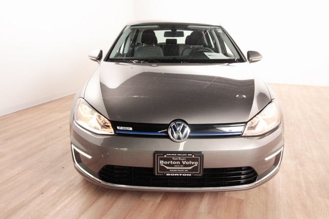 Used 2016 Volkswagen e-Golf e-Golf SE with VIN WVWKP7AU8GW912705 for sale in Golden Valley, Minnesota