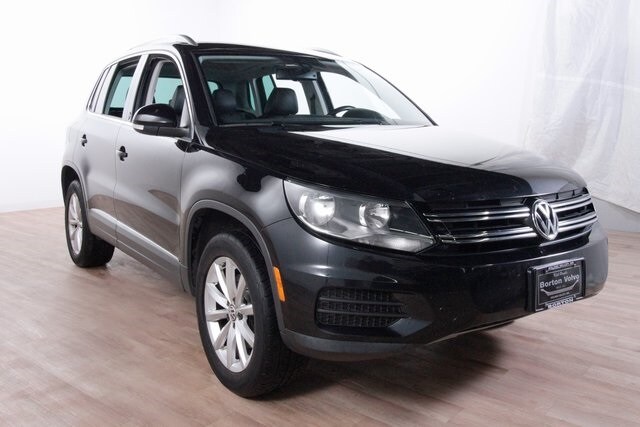 2017 Volkswagen Tiguan Wolfsburg Edition photo 3