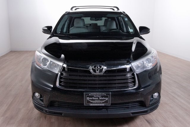 Used 2015 Toyota Highlander XLE with VIN 5TDJKRFH5FS144648 for sale in Golden Valley, Minnesota