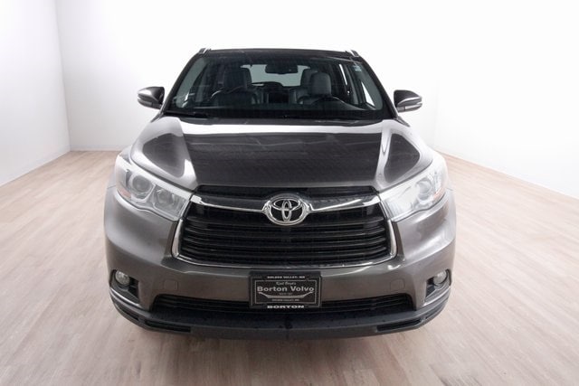 Used 2015 Toyota Highlander XLE with VIN 5TDJKRFH0FS084083 for sale in Golden Valley, Minnesota