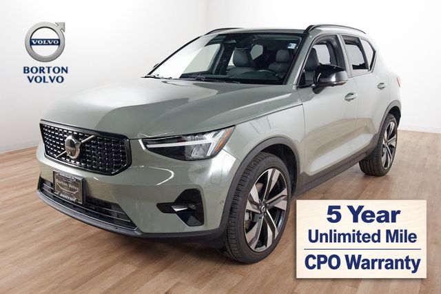 2023 Volvo XC40 B5 Plus Dark AWD's photo