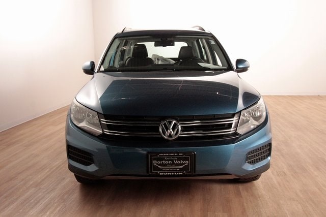 Used 2017 Volkswagen Tiguan Limited Base with VIN WVGBV7AX1HK020333 for sale in Golden Valley, Minnesota