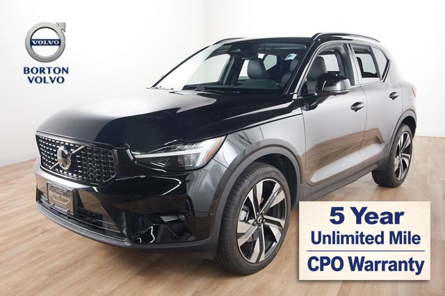 2024 Volvo XC40 B5 Ultimate Dark AWD's photo