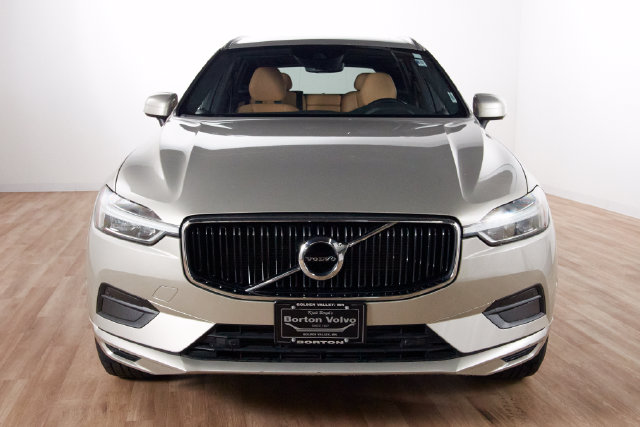 Used 2018 Volvo XC60 Momentum with VIN YV4102RKXJ1011195 for sale in Golden Valley, Minnesota