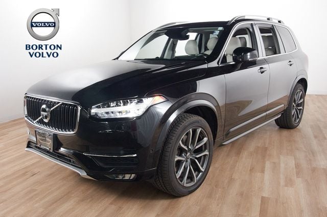 2016 Volvo XC90 T6 AWD Momentum's photo