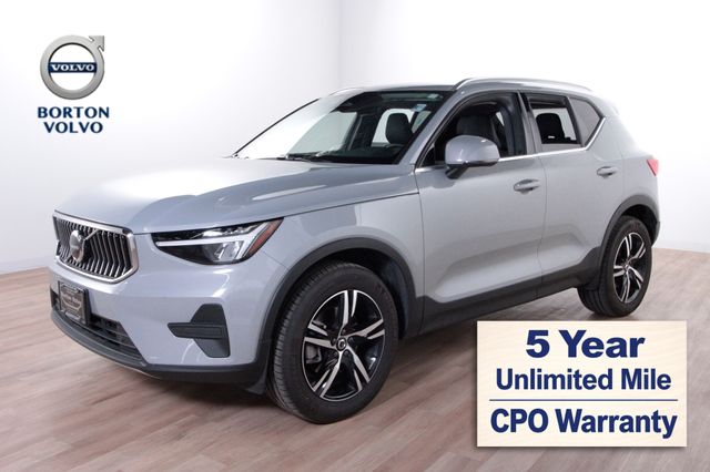 2025 Volvo XC40 B5 Plus Dark AWD's photo