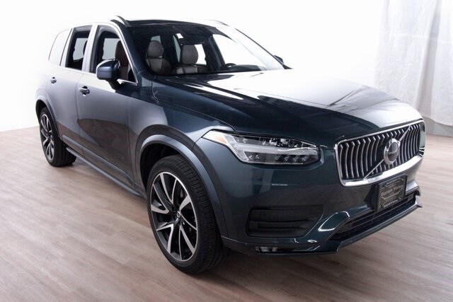2022 Volvo XC90 T6 Momentum photo 3