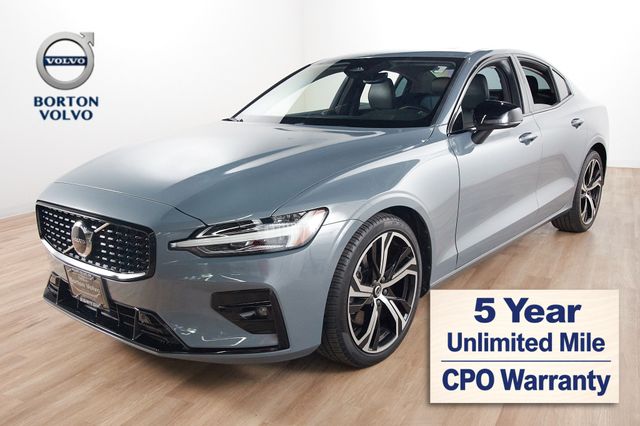 2023 Volvo S60 B5 Core Dark Theme's photo