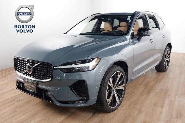 2024 Volvo XC60 B5 Ultimate Dark Theme AWD's photo