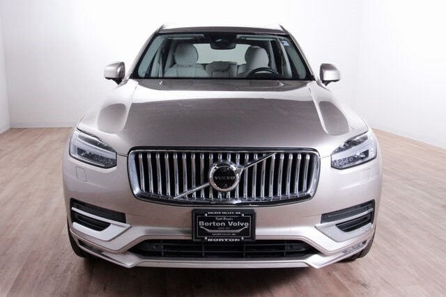 2023 Volvo XC90 Plus photo 2