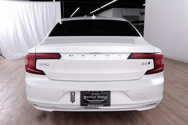 2023 Volvo S90 Plus photo 4