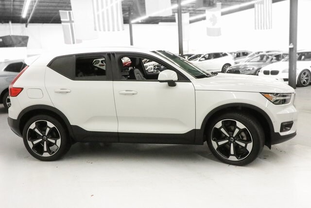 Certified 2021 Volvo XC40 Momentum with VIN YV4162UK0M2495883 for sale in Golden Valley, Minnesota