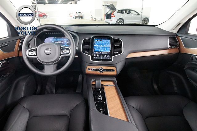 2025 Volvo XC90 B5 Plus Bright 4WD's photo