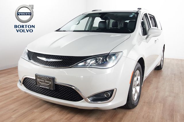2017 Chrysler Pacifica Touring-L Plus's photo