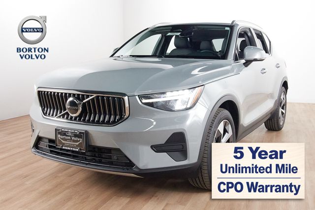 2025 Volvo XC40 B5 Core Bright AWD's photo