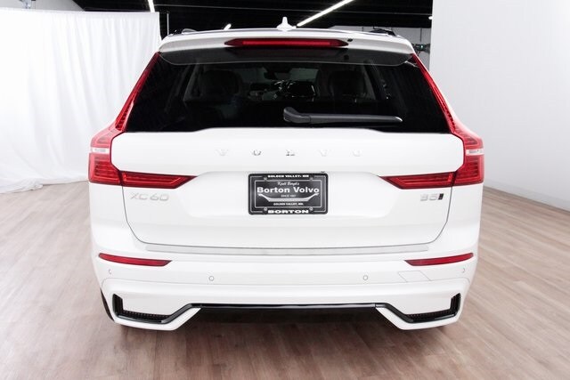 2025 Volvo XC60 B5 Core photo 3