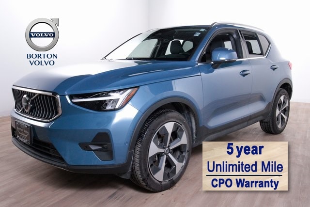 2025 Volvo XC40 Plus's photo