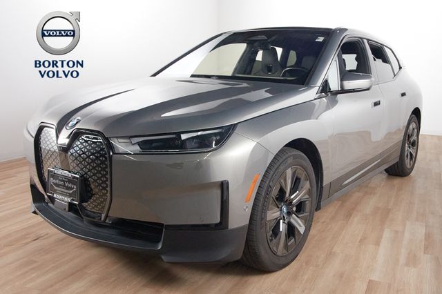 2024 BMW iX xDrive50's photo