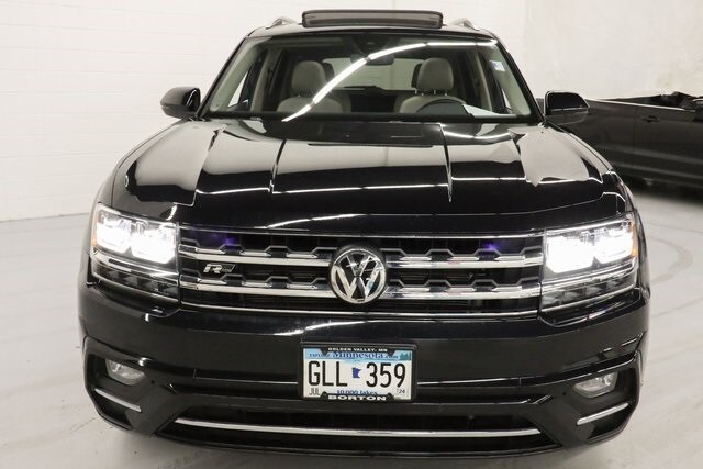 Used 2019 Volkswagen Atlas SE R-Line w/Tech with VIN 1V2XR2CA4KC618376 for sale in Golden Valley, Minnesota