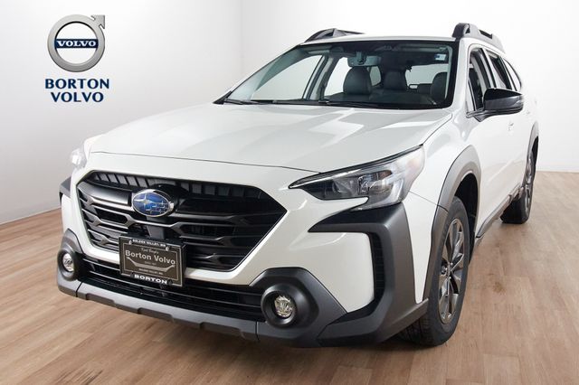 2023 Subaru Outback Onyx Edition's photo
