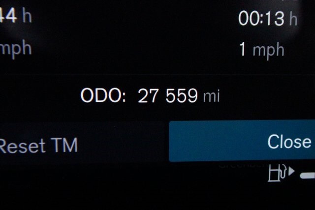 2022 Volvo XC60 B5 Inscription photo 2
