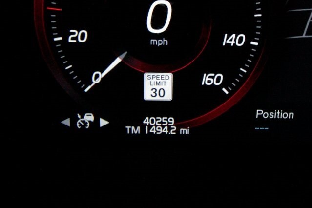 2022 Volvo XC90 T6 Momentum photo 4