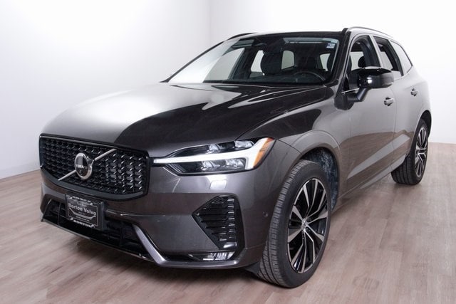 2025 Volvo XC60 Plus's photo