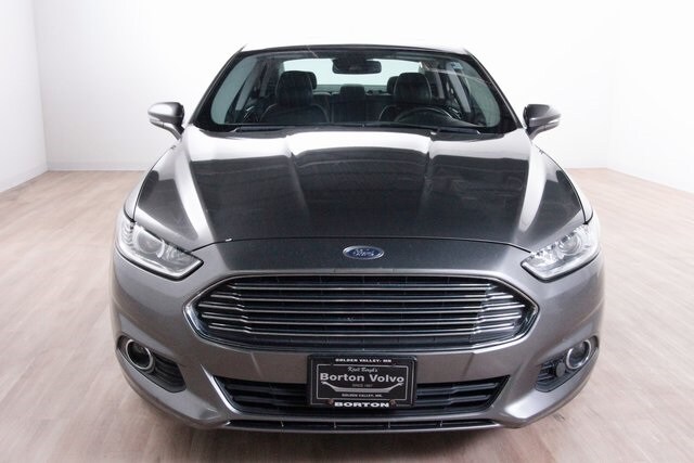 2013 Ford Fusion SE photo 2