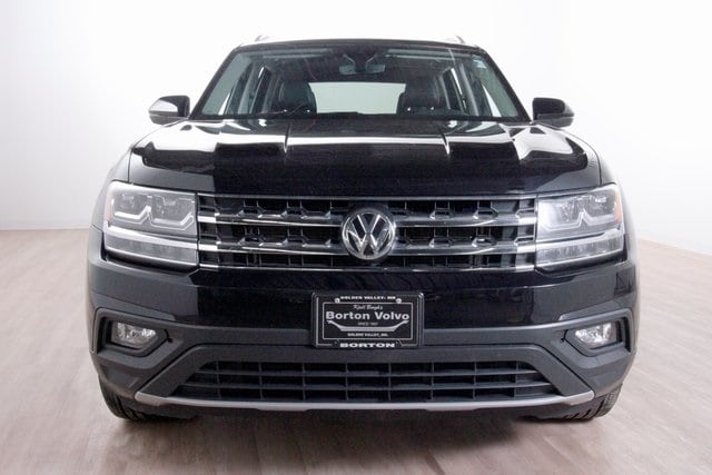 Used 2019 Volkswagen Atlas SE w/Tech with VIN 1V2UR2CA9KC599343 for sale in Golden Valley, Minnesota