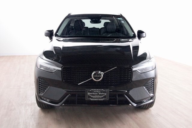 2025 Volvo XC60 B5 Plus photo 2
