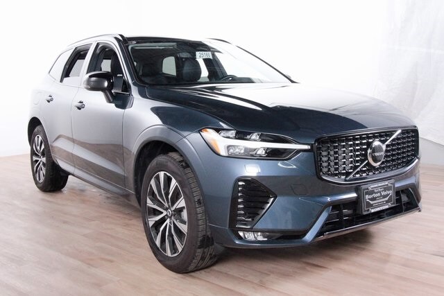 2025 Volvo XC60 B5 Core photo 2