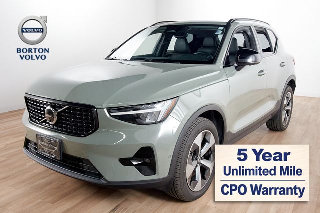 2023 Volvo XC40 B5 Plus Dark AWD's photo
