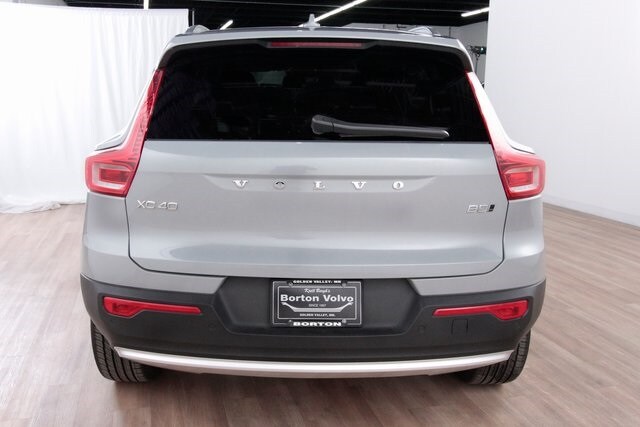 2025 Volvo XC40 Core photo 4