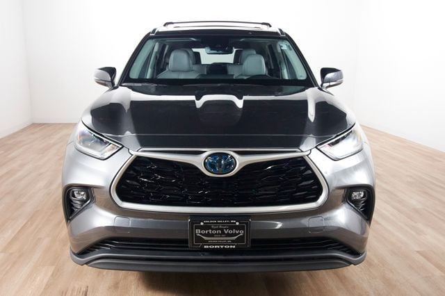 Used 2021 Toyota Highlander XLE with VIN 5TDGBRCH0MS063715 for sale in Golden Valley, Minnesota