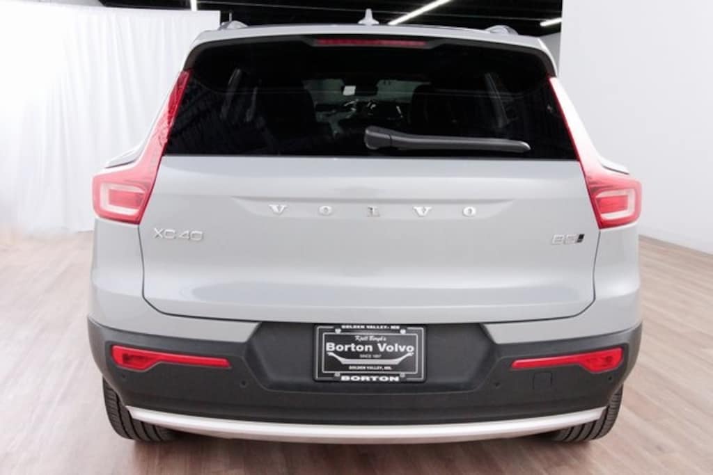 Certified 2025 Volvo XC40 B5 Core SUV