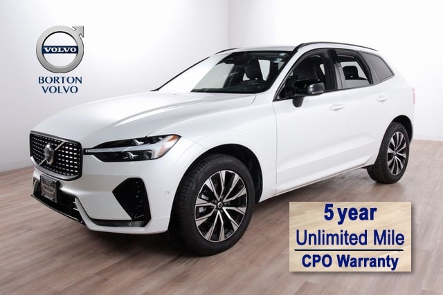 2025 Volvo XC60 Plus's photo