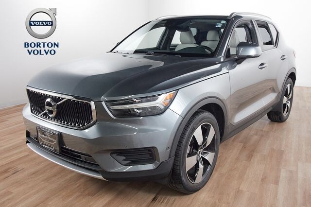 2019 Volvo XC40 Momentum SUV 25642A