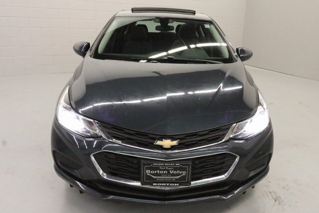 Used 2018 Chevrolet Cruze LT with VIN 3G1BE6SM2JS650562 for sale in Golden Valley, Minnesota