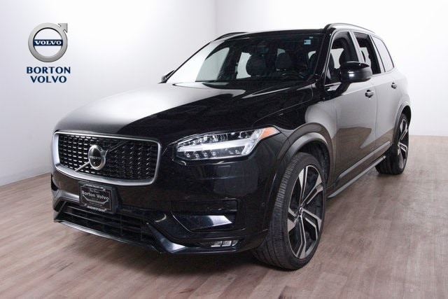 2020 Volvo XC90 R-Design's photo