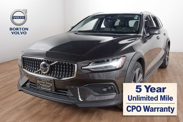 2025 Volvo V60 Cross Country Wagon 
