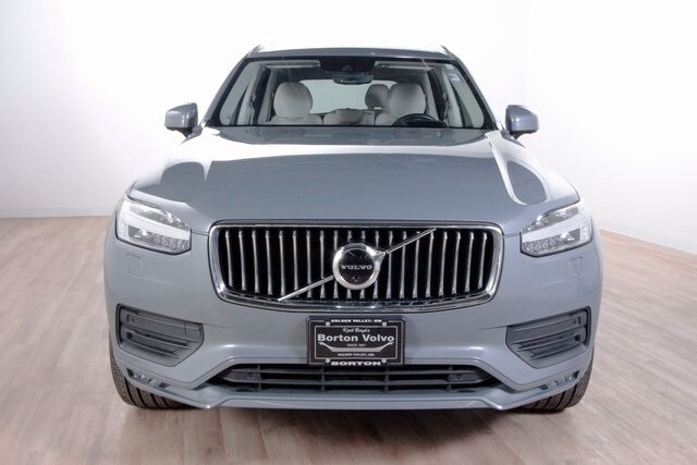 2022 Volvo XC90 T6 Momentum photo 2