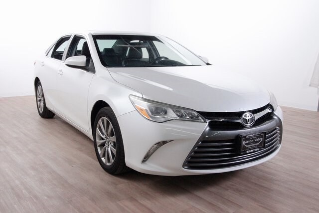 2017 Toyota Camry XLE photo 3