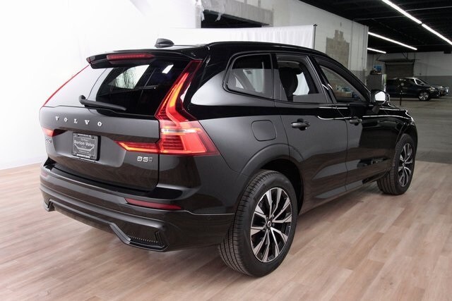 2025 Volvo XC60 B5 Plus photo 4