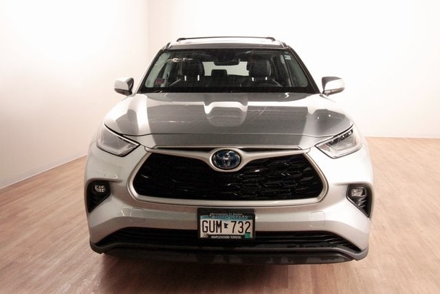 Used 2021 Toyota Highlander XLE with VIN 5TDGBRCH5MS531003 for sale in Golden Valley, Minnesota