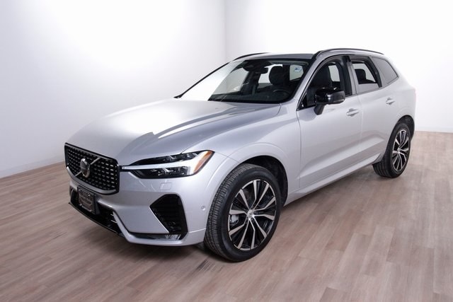 2025 Volvo XC60 Plus's photo